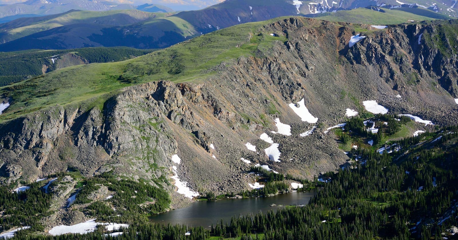 Diamond Lake — Alpine basin and waterfall via the Arapaho Pass Trail