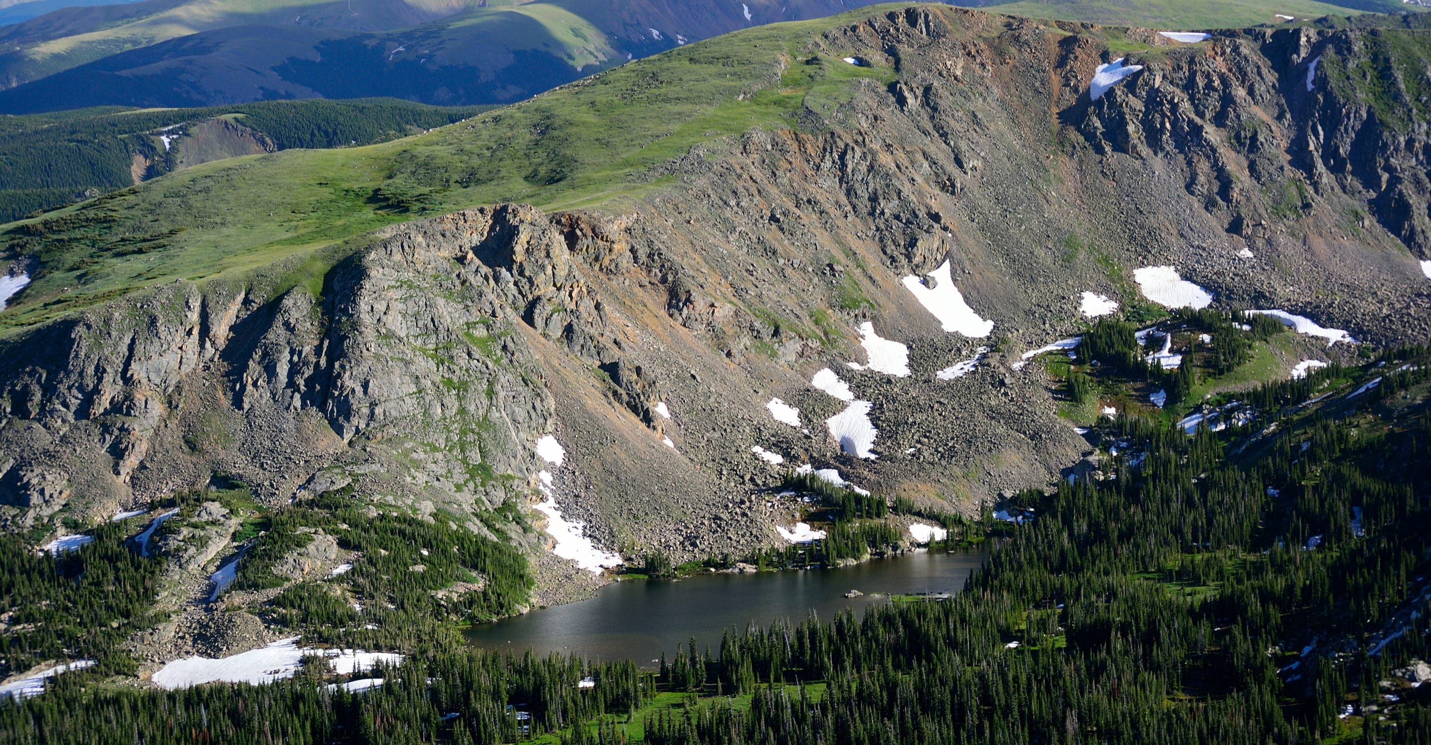 Diamond Lake — Alpine basin and waterfall via the Arapaho Pass Trail